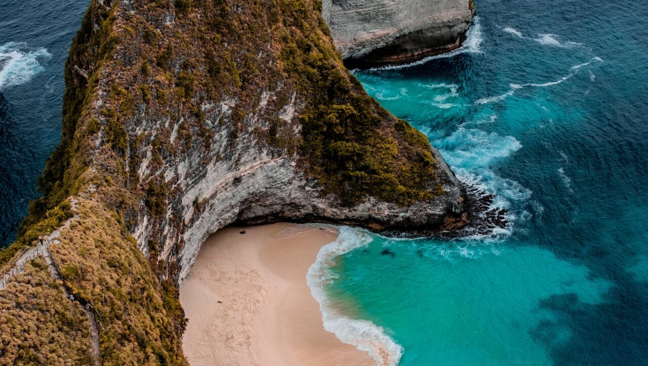 Collage of historic landmarks from Delhi, Agra, and Jaipur, illustrating the diverse cultural experience of the Golden Triangle tour in Bangkok, Kuala Lumpur & Bali